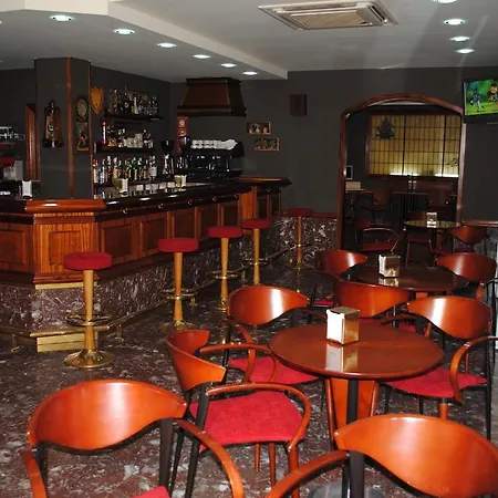 - Adults Only Hotell Guernica y Luno