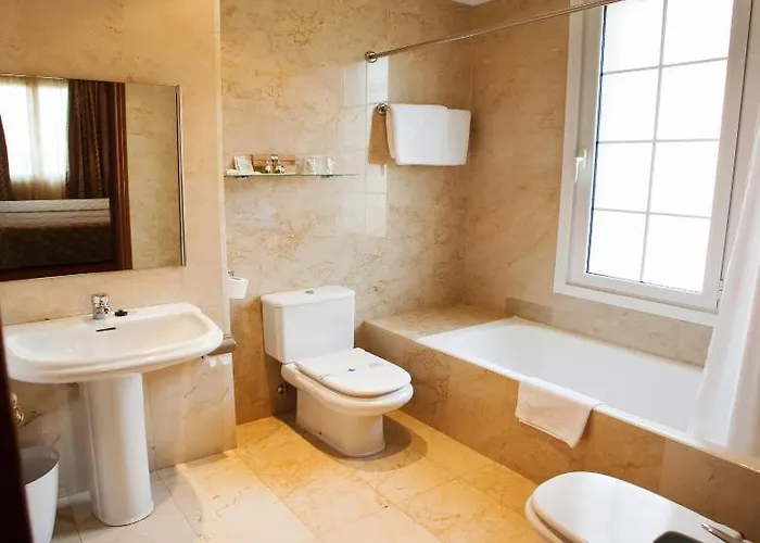 - Adults Only 3* גרניקה אי לונו