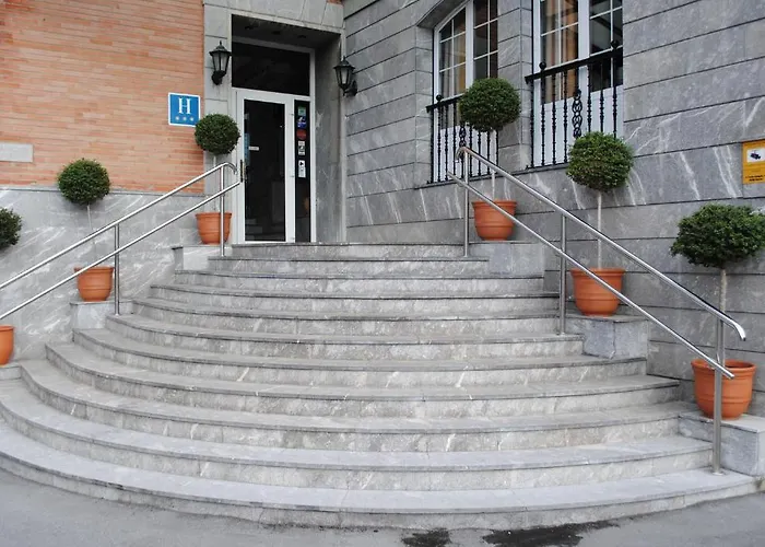 - Adults Only גרניקה אי לונו