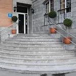 - Adults Only Guernica y Luno
